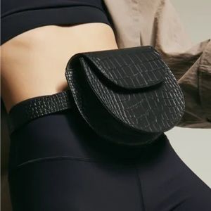 Ai Toronto Seoul vegan leather belt bag black